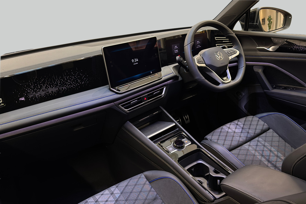 Volkswagen Tiguan R-line 1.5 Tsi Ehybrid 204 Ps 6-Speed Dsg Black #2