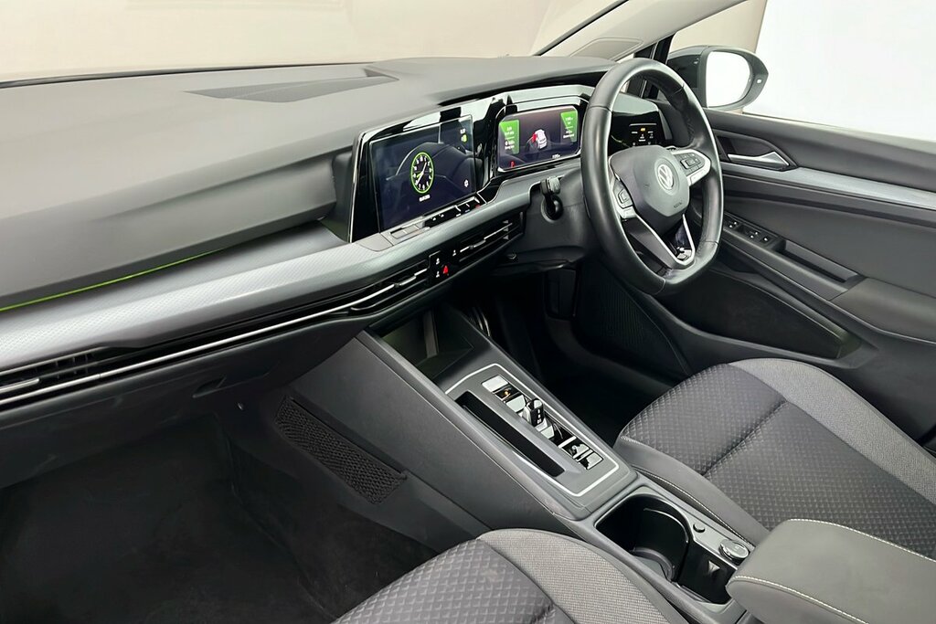 Volkswagen Golf 8 Active 1.5 Etsi 150Ps 7-Speed Dsg Black #2