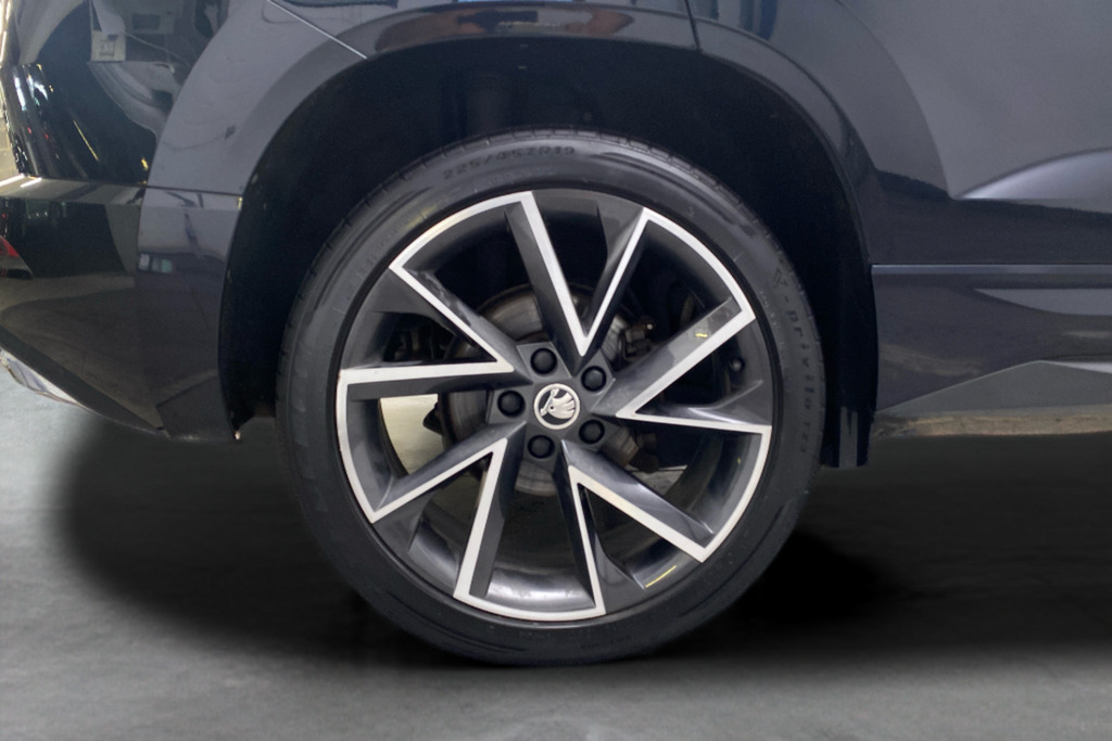 Skoda Karoq Sportline 2.0 Tdi 150 Ps 4X4 Dsg Black #5