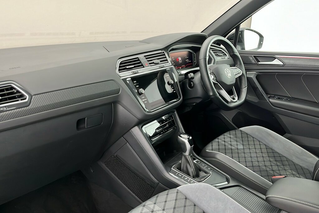Volkswagen Tiguan R-line Edition 1.5 Tsi 150Ps 7-Speed Dsg Black #2