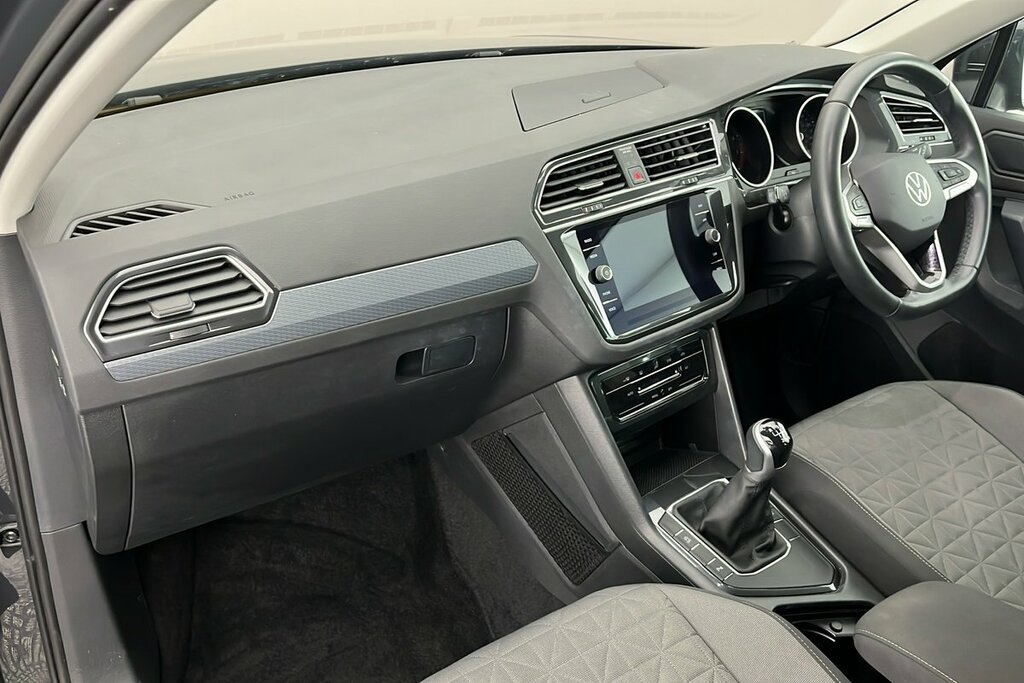 Volkswagen Tiguan Life 1.5 Tsi 150Ps 6-Speed Grey #2