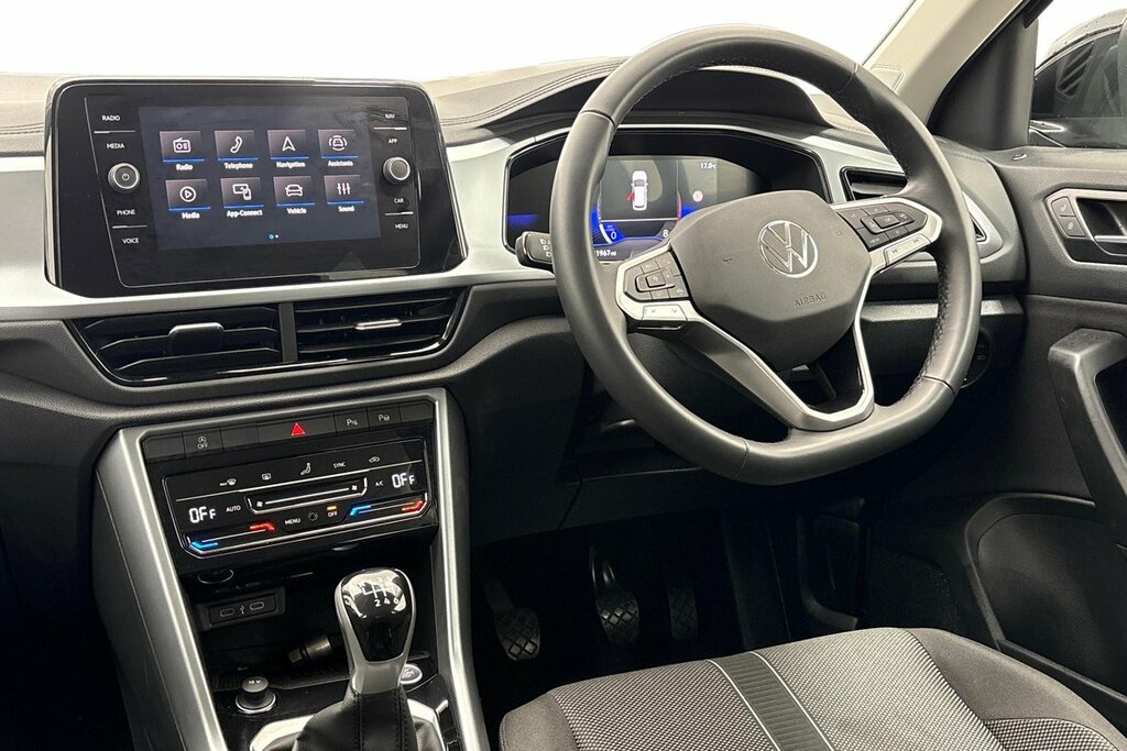 Volkswagen T-Roc Match 1.5 Tsi 150Ps 6-Speed Black #2