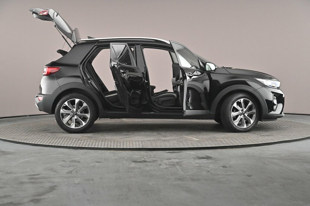 Kia Stonic White #43