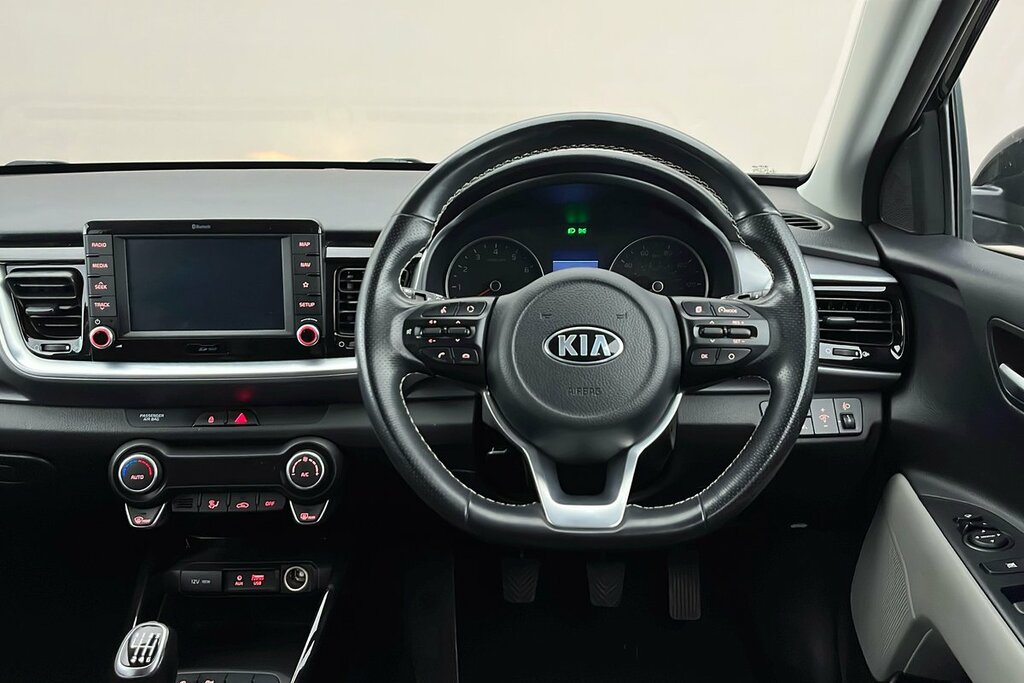 Kia Stonic White #20
