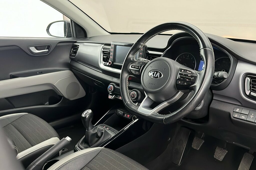 Kia Stonic White #6