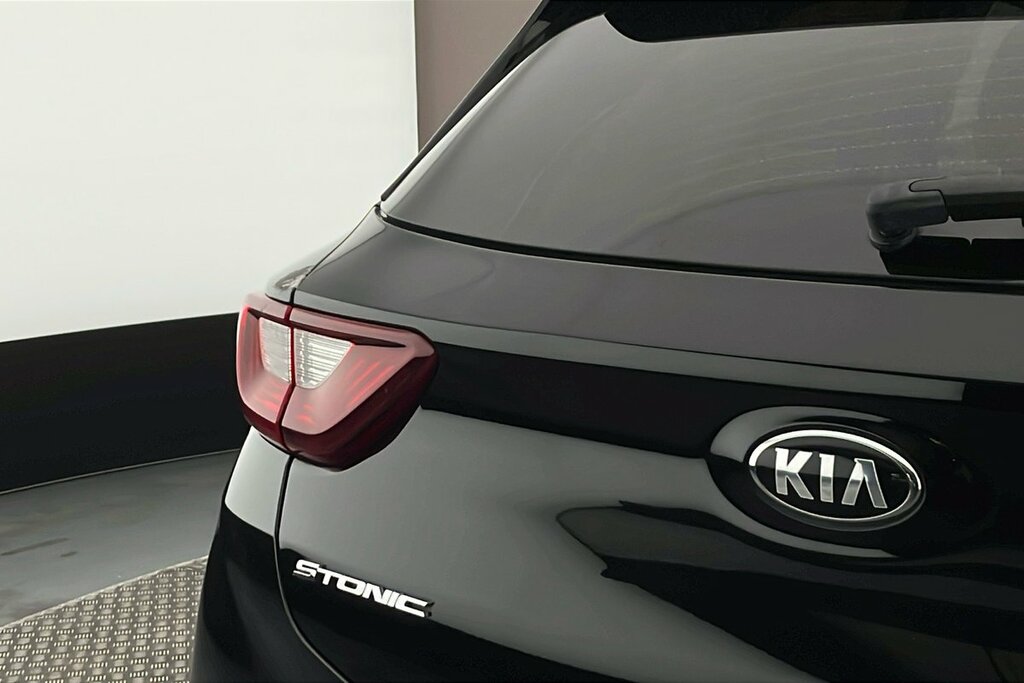 Kia Stonic White #24