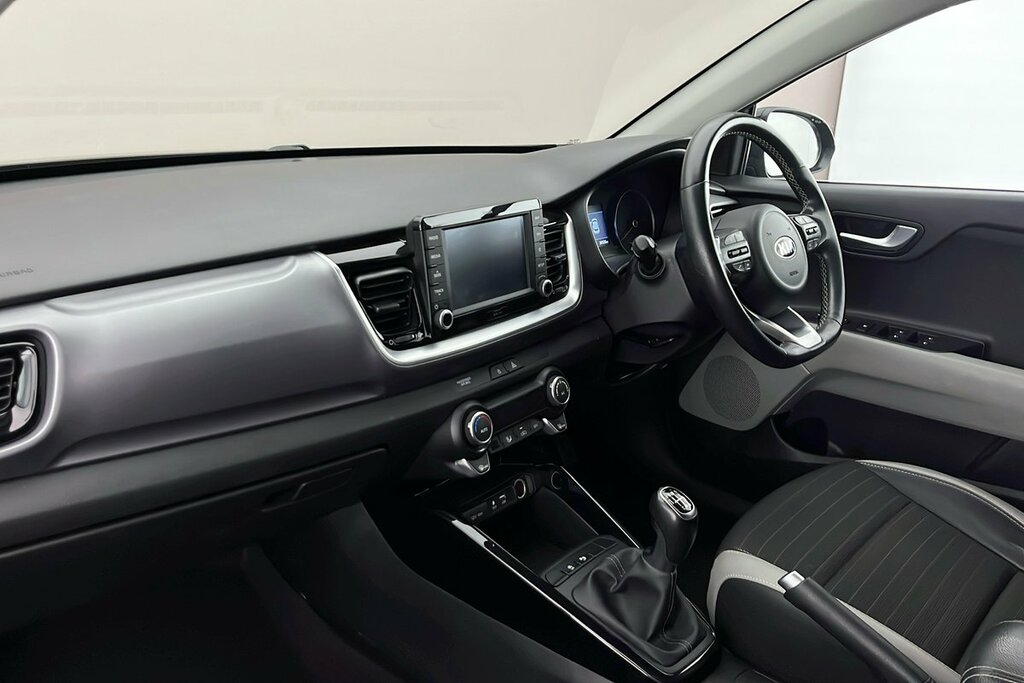 Kia Stonic White #2
