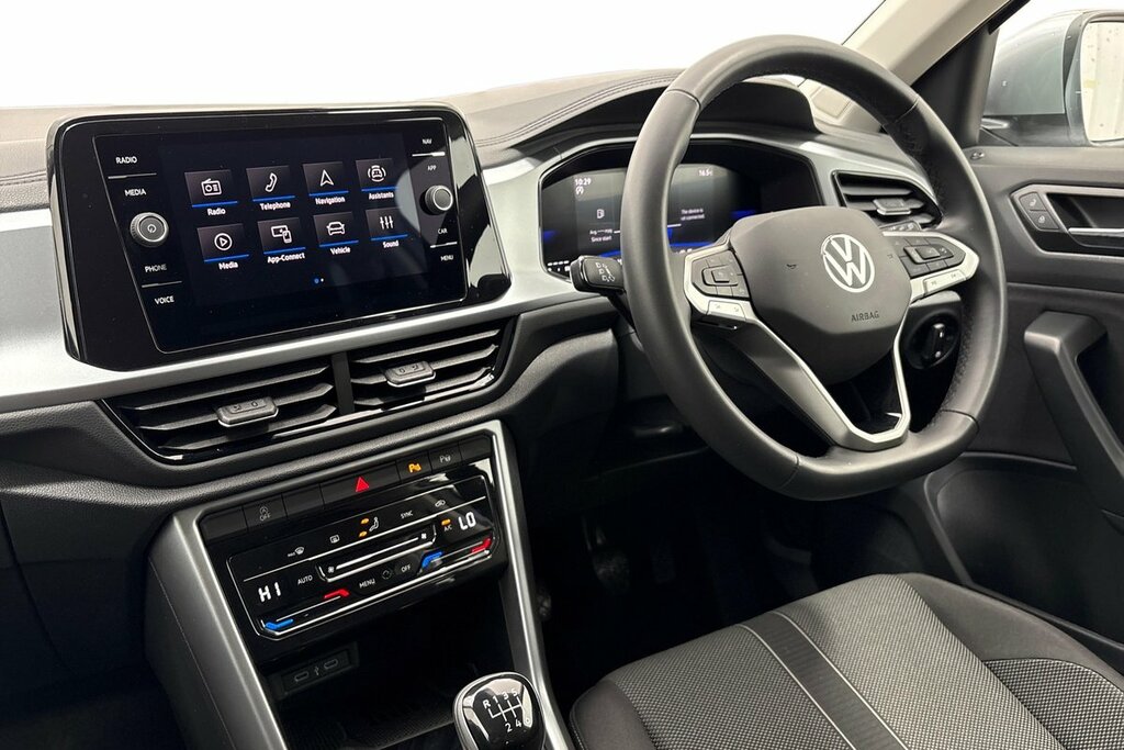 Volkswagen T-Roc Match 1.5 Tsi 150Ps 6-Speed Silver #2