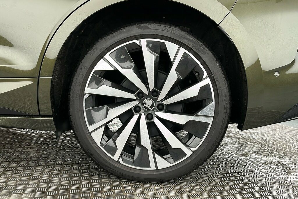 Skoda ENYAQ Sportline 85X 82 Kwh 286 Ps Single Speed 4X4 Green #4