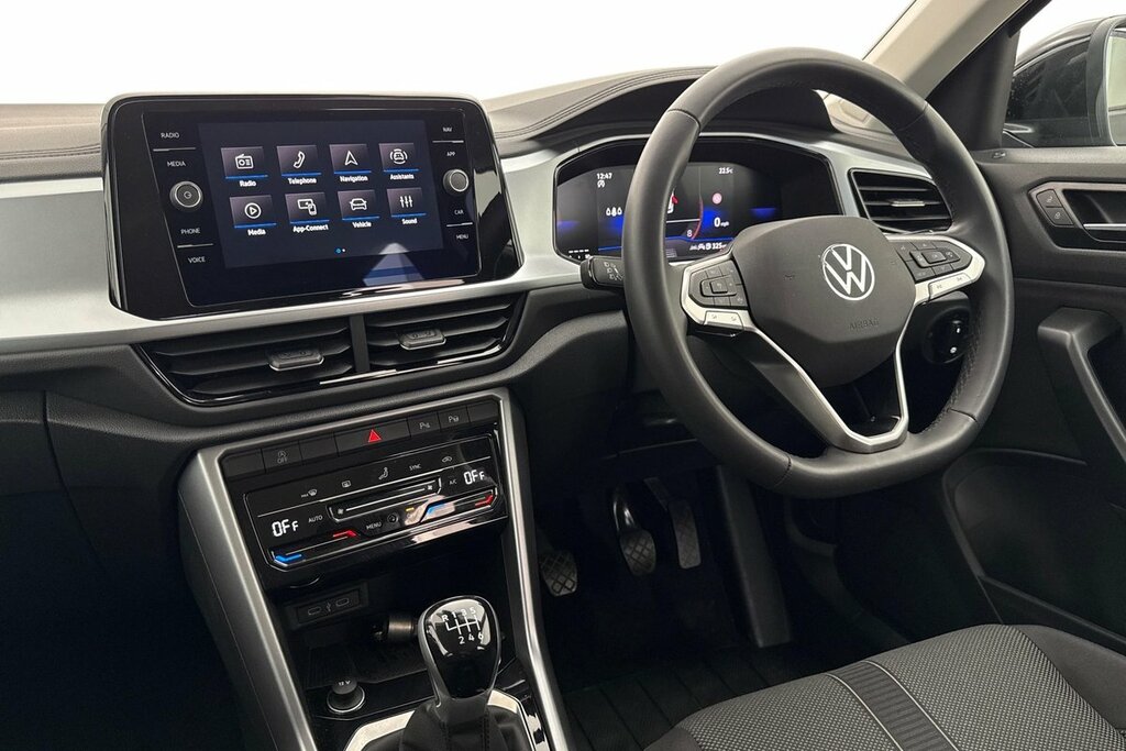 Volkswagen T-Roc Match 1.5 Tsi 150Ps 6-Speed Black #2