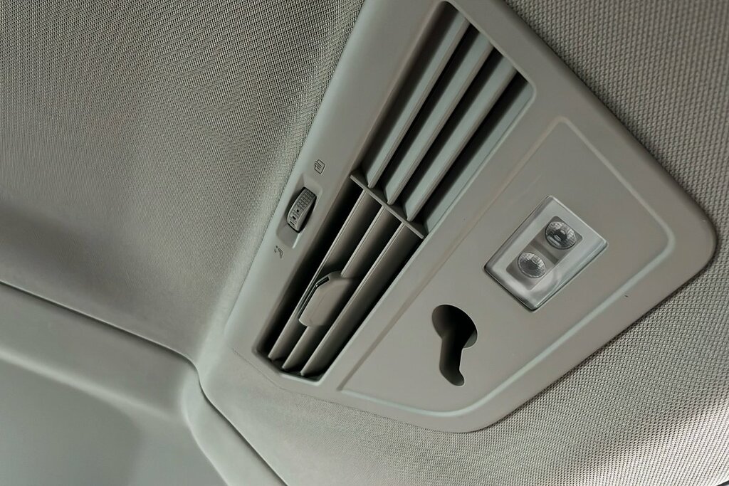 Volkswagen Multivan Style Black #15