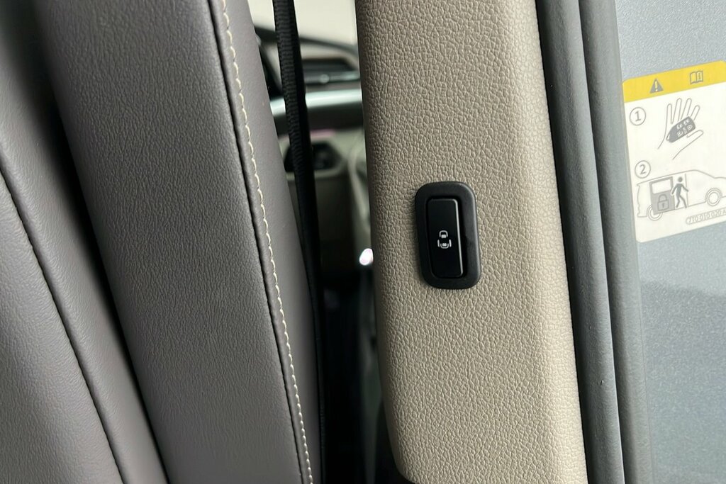Volkswagen Multivan Style Black #16