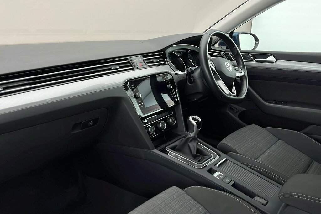 Volkswagen Passat Se Nav 1.5 Tsi Evo 150Ps 6-Speed Blue #2