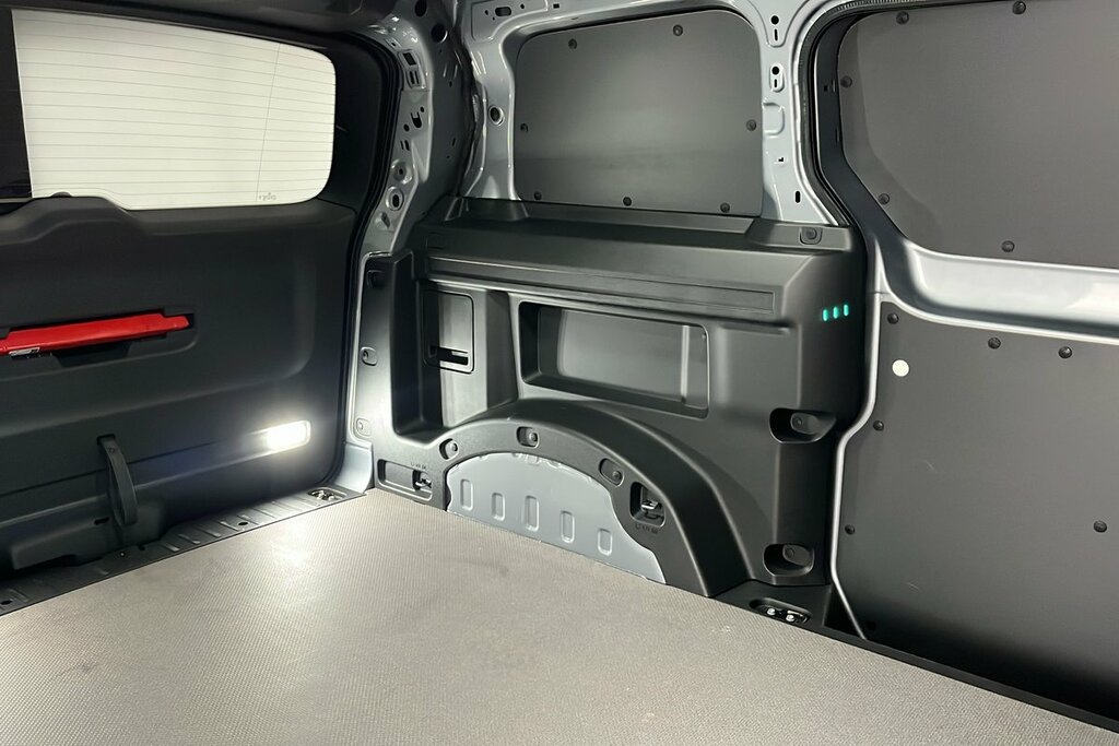 Volkswagen ID.Buzz Commerce Plus Black #9