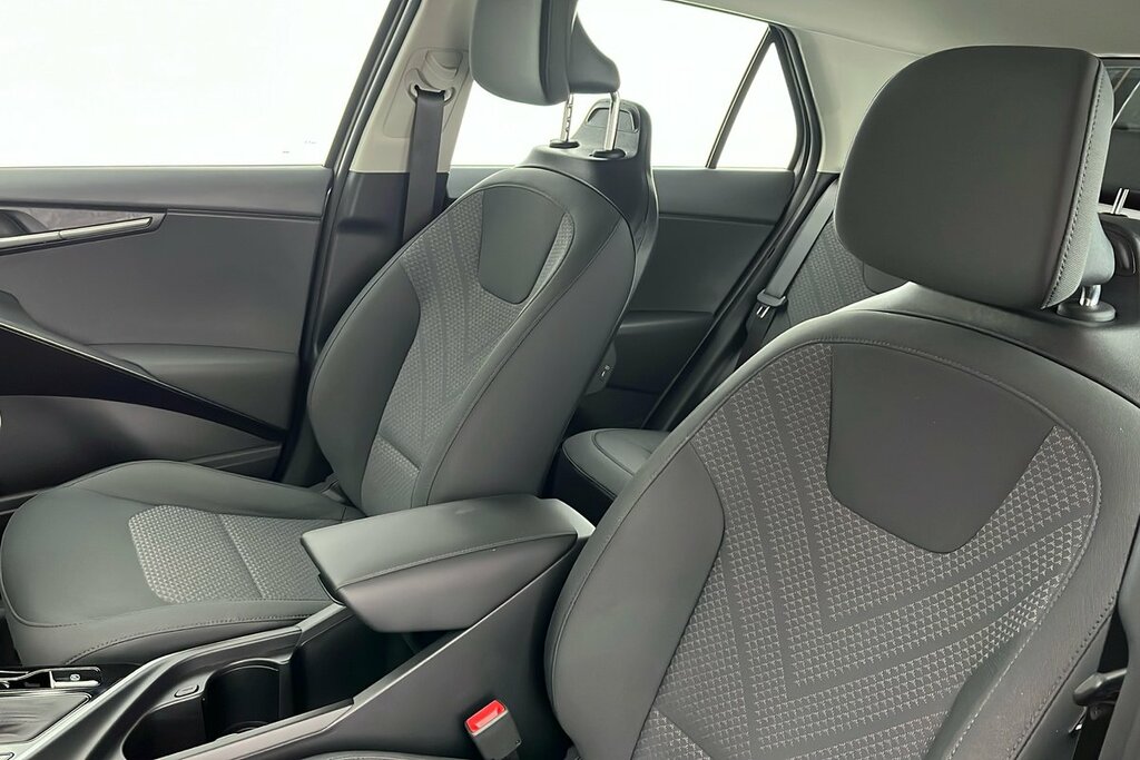 Kia Niro 4 Black #24