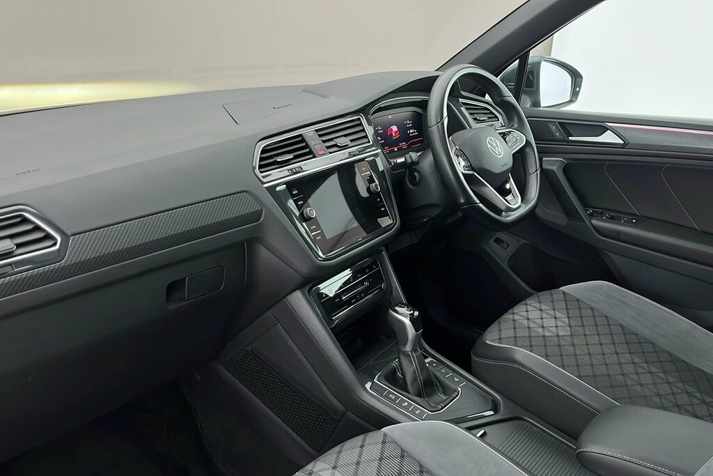 Volkswagen Tiguan R-line 1.5 Tsi 150Ps 7-Speed Dsg Grey #2