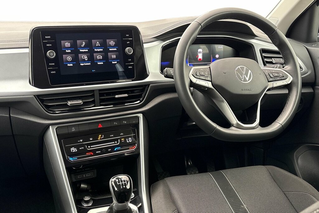 Volkswagen T-Roc Match 1.5 Tsi 150Ps 6-Speed Black #2