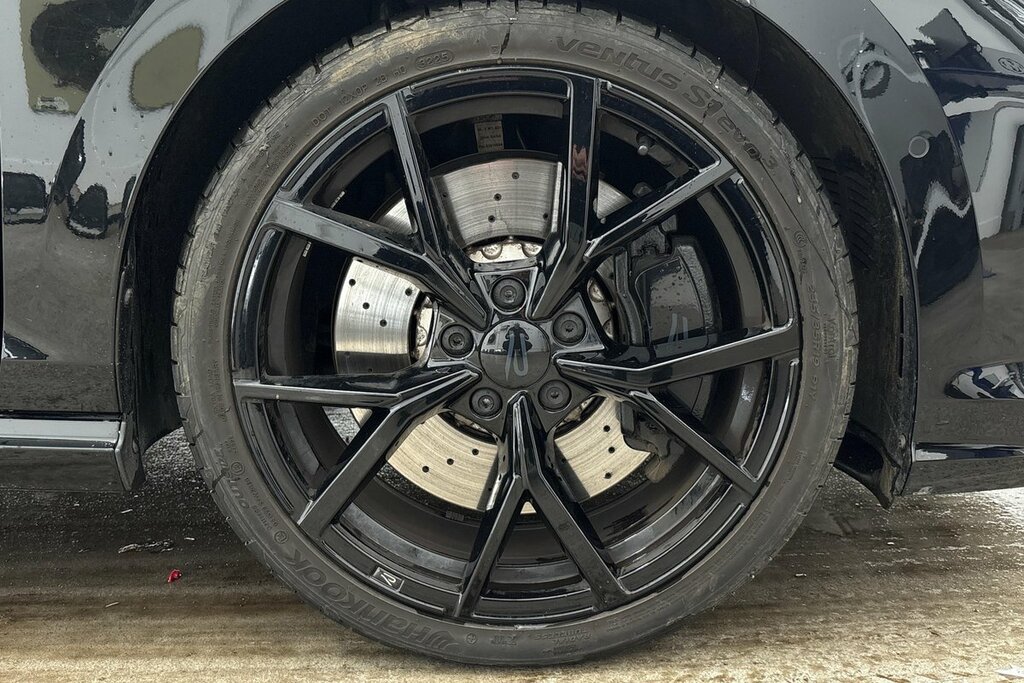 Volkswagen Golf Hatch R Black Edition 2.0 Tsi 4Motion 333 Ps 7-Spe Black #5