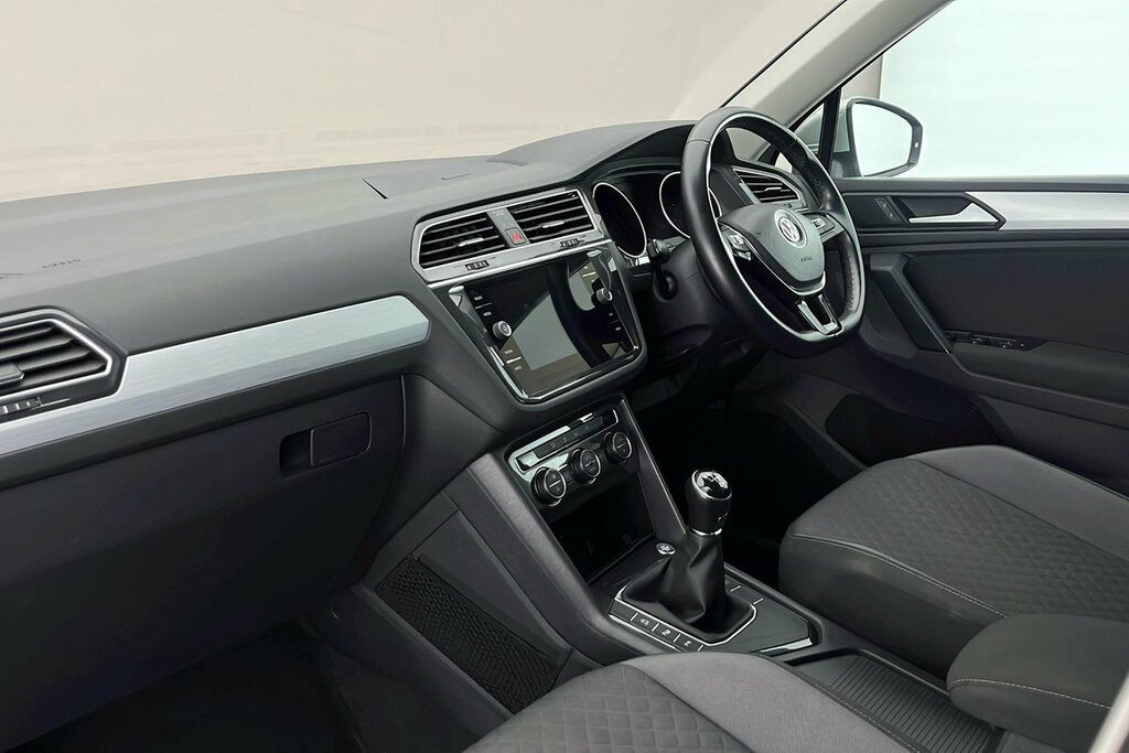 Volkswagen Tiguan Swb Match 1.5 Tsi Evo 130Ps 6-Speed Silver #2