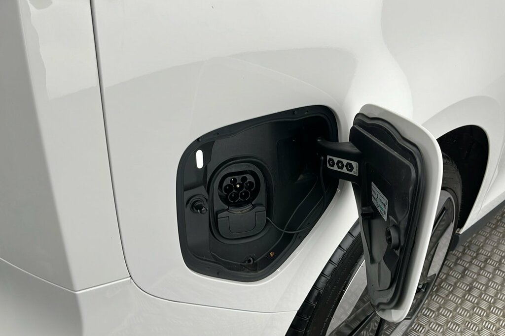 Volkswagen ID.Buzz Pro 77Kwh Commerce Plus Panel Van Aut Yellow #42