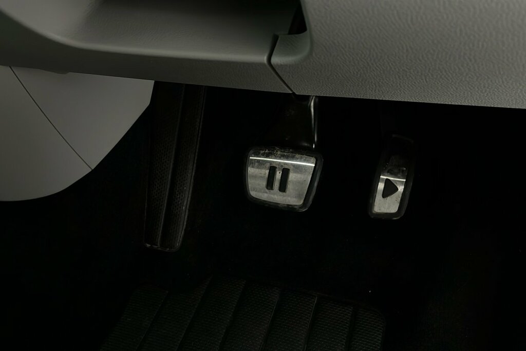 Volkswagen ID.Buzz Pro 77Kwh Commerce Plus Panel Van Aut Yellow #38