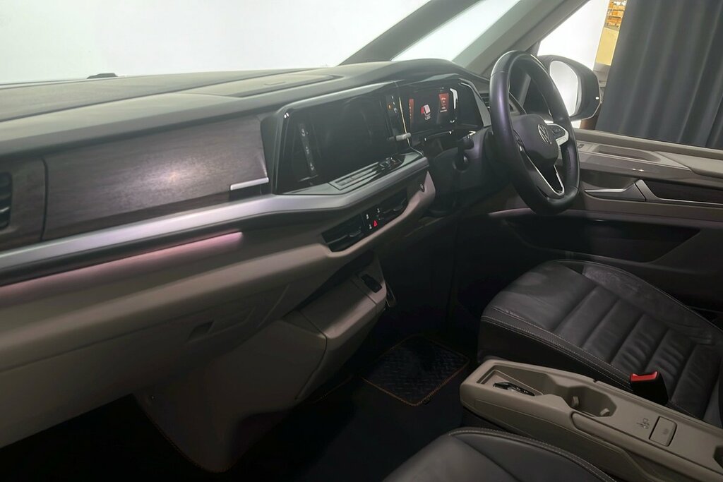 Volkswagen Multivan Style Standard 150 Ps 2.0 Tdi 7-Speed Dsg Silver #2
