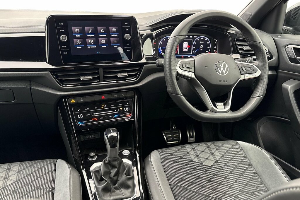 Volkswagen T-Roc Black Edition Plus 1.5 Tsi 150Ps 7-Speed Dsg Black #2