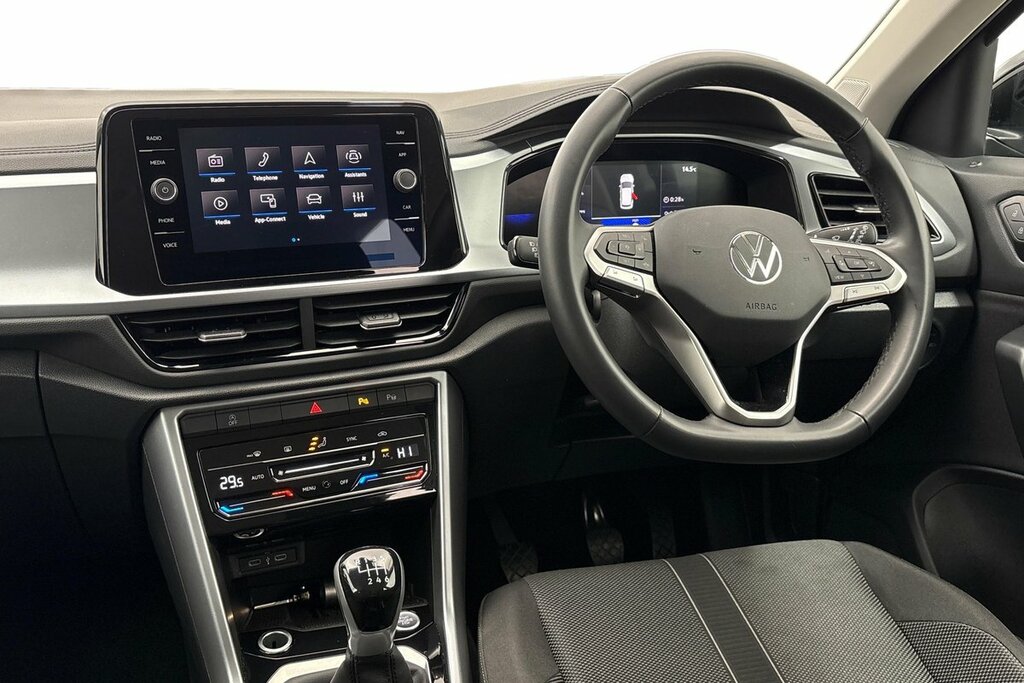 Volkswagen T-Roc Match 1.5 Tsi 150Ps 6-Speed Black #2