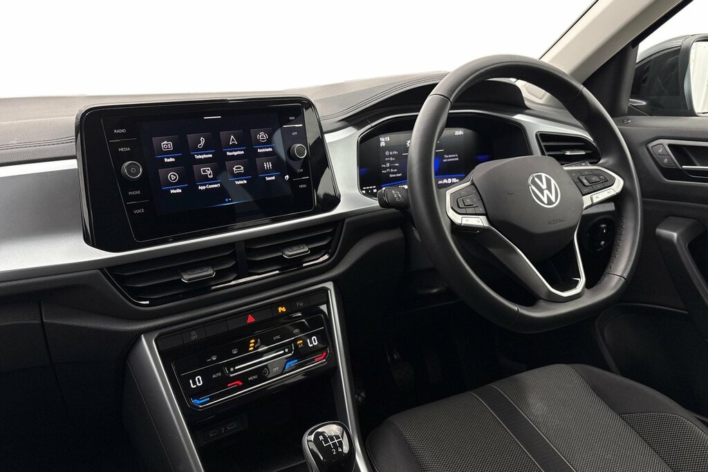 Volkswagen T-Roc Match 1.5 Tsi 150Ps 6-Speed Black #2