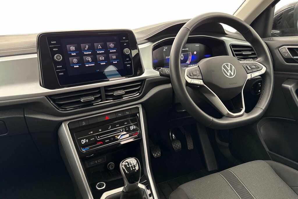 Volkswagen T-Roc Match 1.5 Tsi 150Ps 6-Speed Black #2