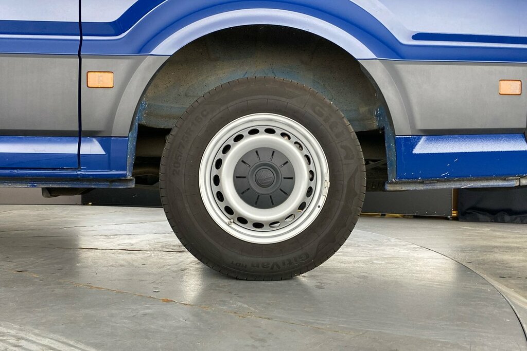 Volkswagen Crafter Cr30 Panel Van Commerce Mwb 140 Ps 2.0 Tdi 6Sp Man Blue #5