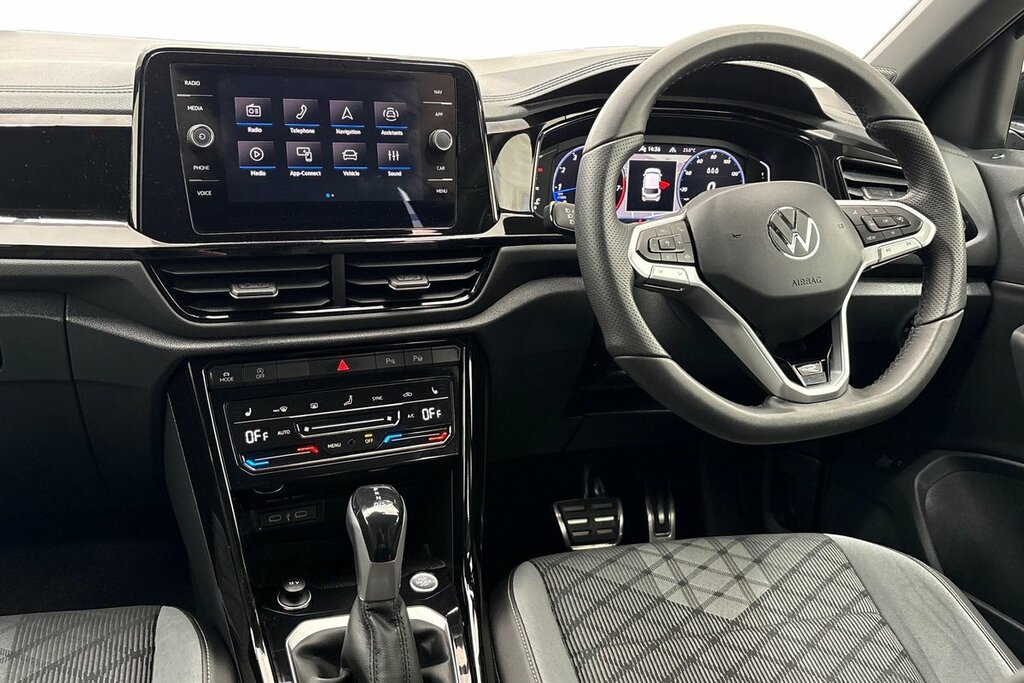 Volkswagen T-Roc Black Edition Plus 1.5 Tsi 150Ps 7-Speed Dsg Black #2