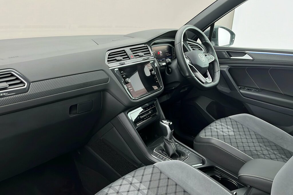 Volkswagen Tiguan R-line 1.5 Tsi 150Ps 7-Speed Dsg Grey #2
