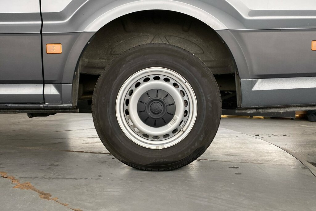 Volkswagen Crafter Cr35 Panel Van Commerce Plus Mwb 140 Ps 2.0 Tdi 8S Grey #5