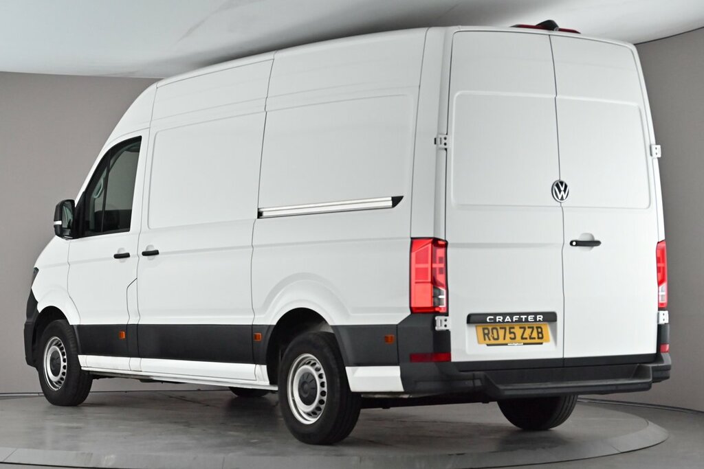 Volkswagen Crafter Cr35 Panel Van Commerce Mwb 140 Ps 2.0 Tdi 6Sp Man White #3