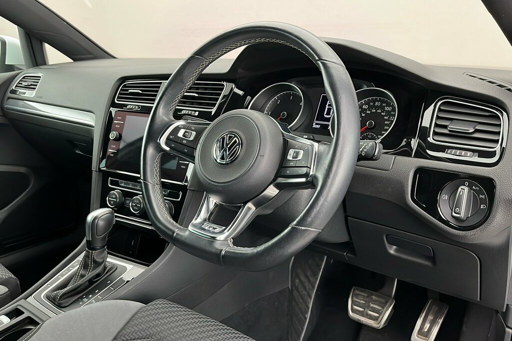 Volkswagen Golf R-line Edition 2.0 Tdi 150Ps 7-Speed Dsg White #6