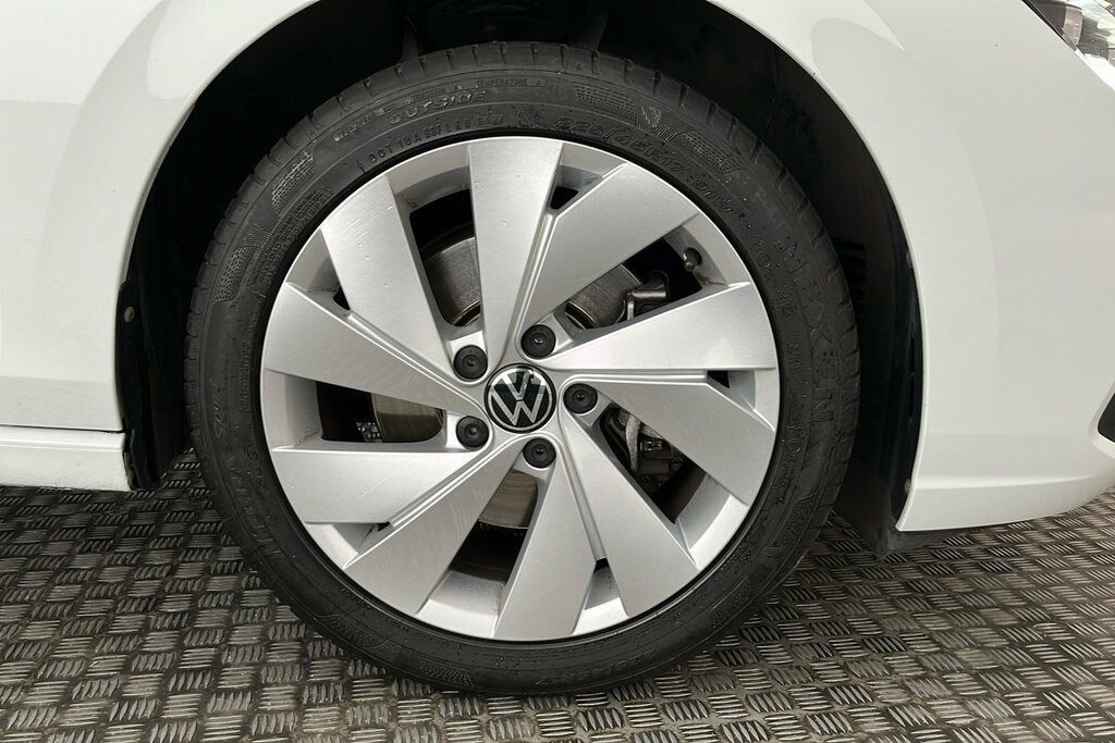 Volkswagen Golf 8 Style 1.5 Etsi 150Ps 7-Speed Dsg White #4