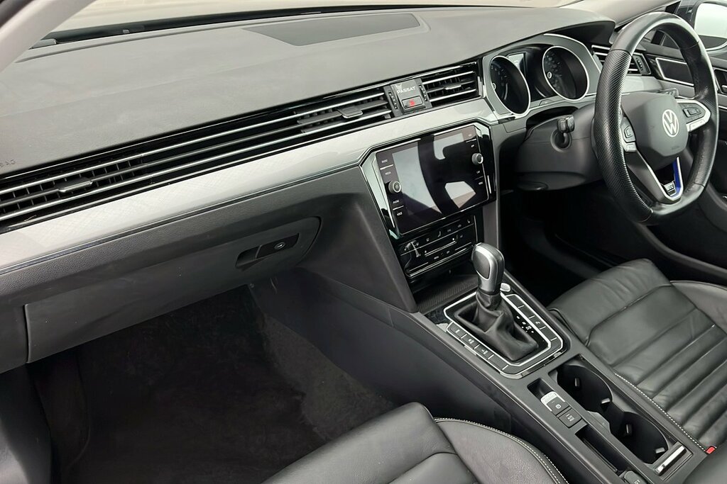 Volkswagen Passat Gte 1.4 Tsi 218Ps 6-Speed Dsg Black #2