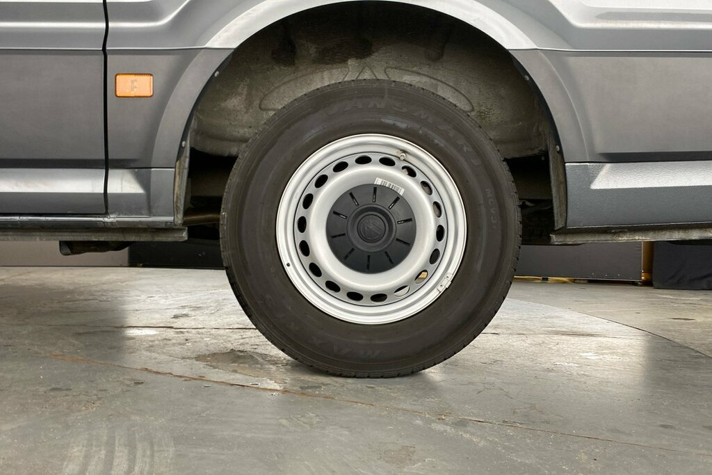 Volkswagen Crafter Cr35 Panel Van Commerce Plus Mwb 140 Ps 2.0 Tdi 8S Grey #5
