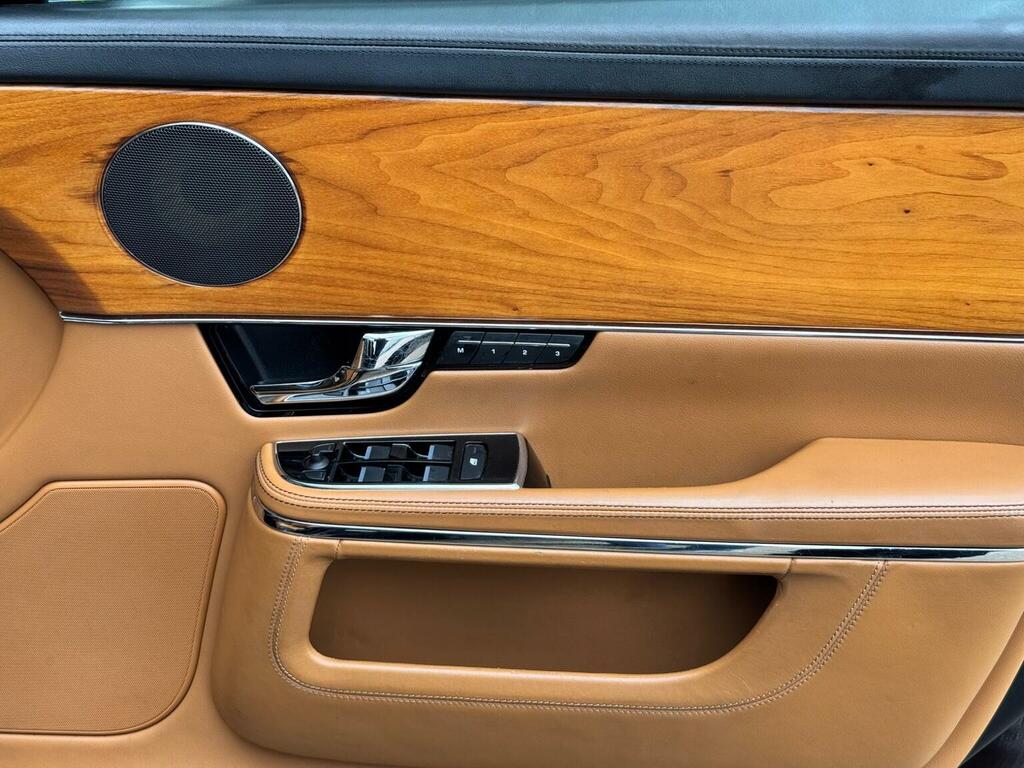 Jaguar XJ Tdvi Sovereign Silver #33