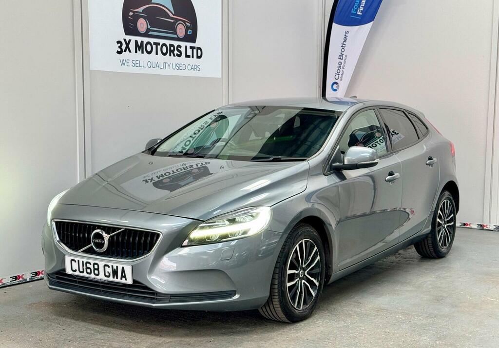 Volvo V40 2.0 D2 Momentum Nav Plus Euro 6 Ss CU68GWA Grey