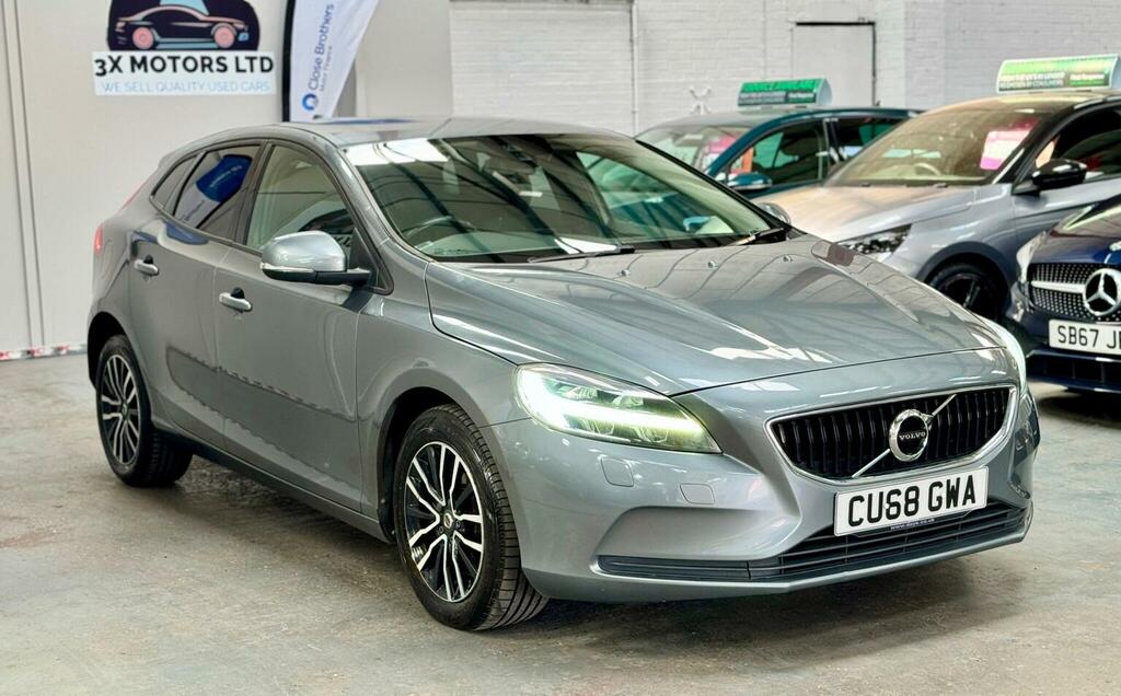 Volvo V40 2.0 D2 Momentum Nav Plus Euro 6 Ss CU68GWA Grey #2