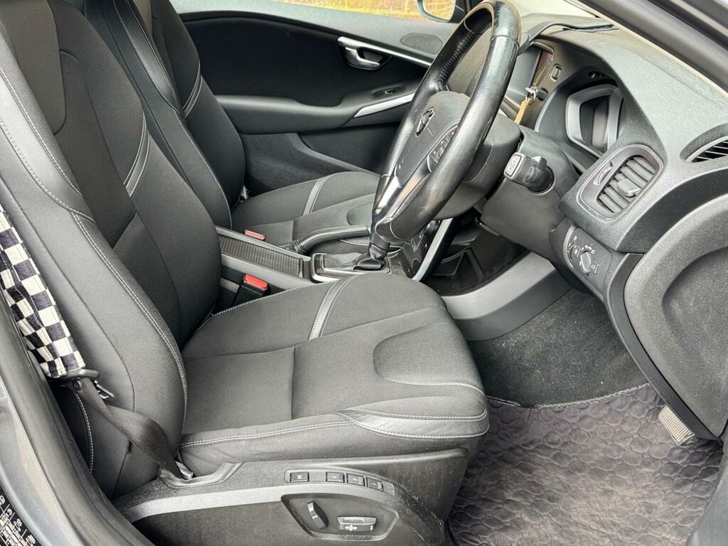 Volvo V40 2.0 D2 Momentum Nav Plus Euro 6 Ss CU68GWA Grey #3