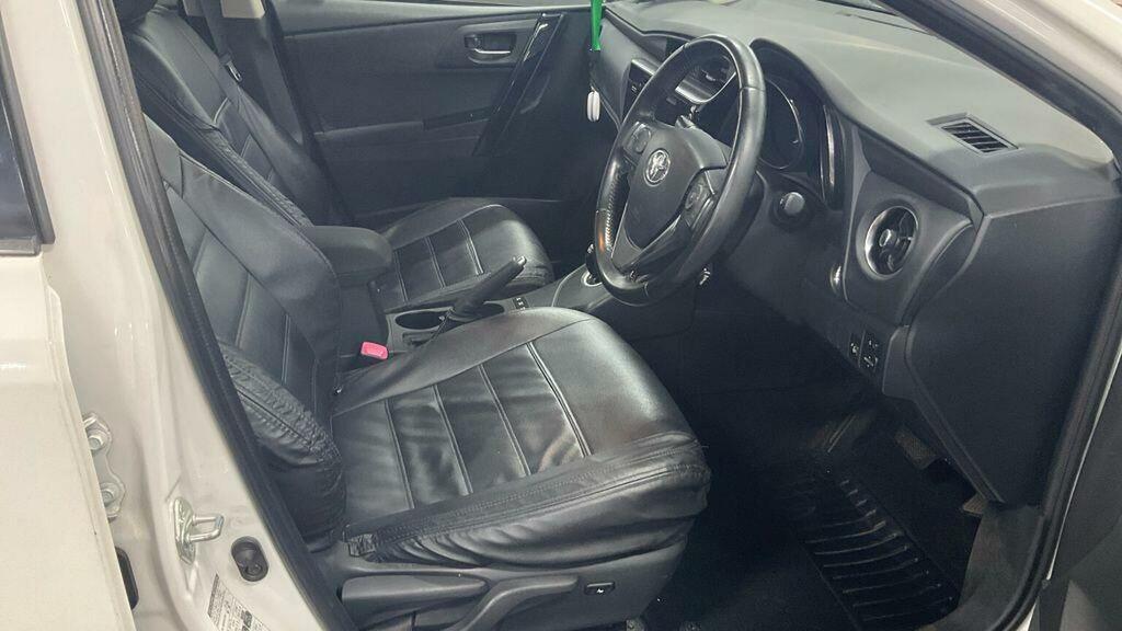 Toyota Auris 1.8 Vvt-h Business Edition Touring Sports Cvt Euro White #4