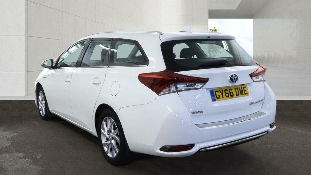 Toyota Auris 1.8 Vvt-h Business Edition Touring Sports Cvt Euro White #3