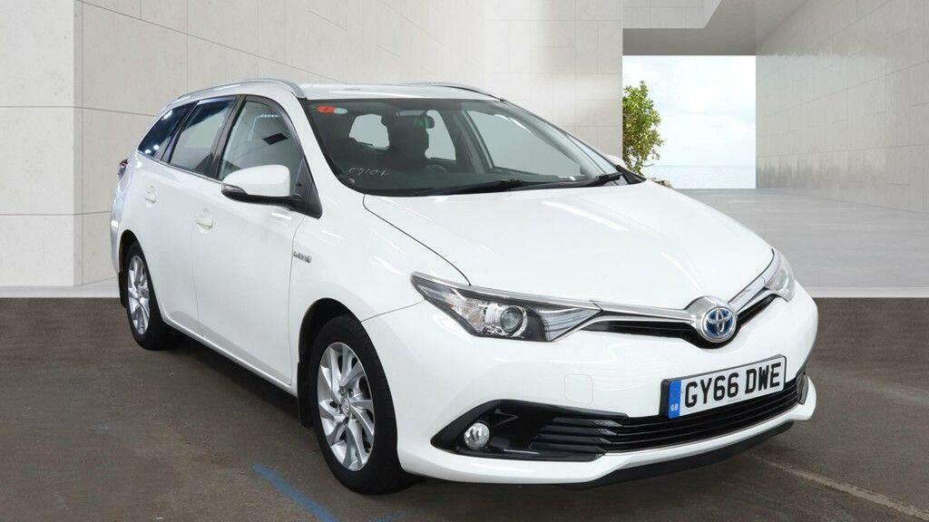 Toyota Auris 1.8 Vvt-h Business Edition Touring Sports Cvt Euro White
