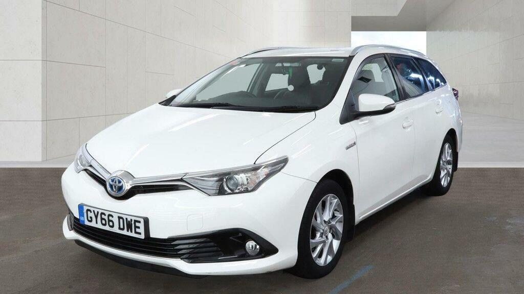 Toyota Auris 1.8 Vvt-h Business Edition Touring Sports Cvt Euro White #2