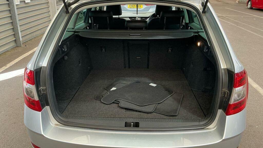 Skoda Octavia 2.0 Tdi Cr Se Technology Grey #10