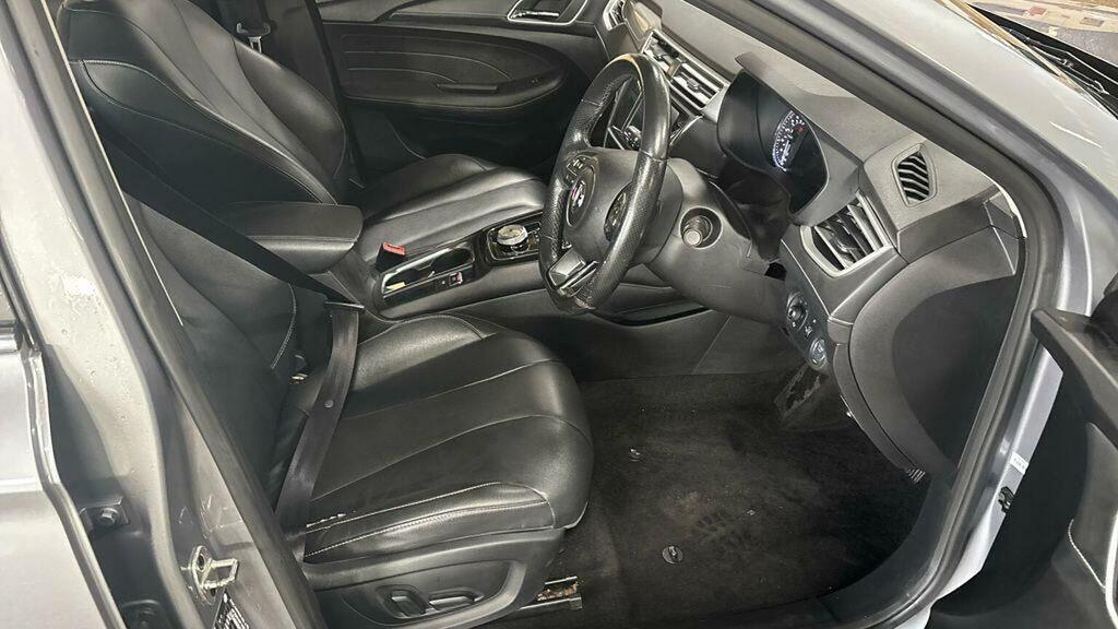 MG MG5 Estate Silver #3