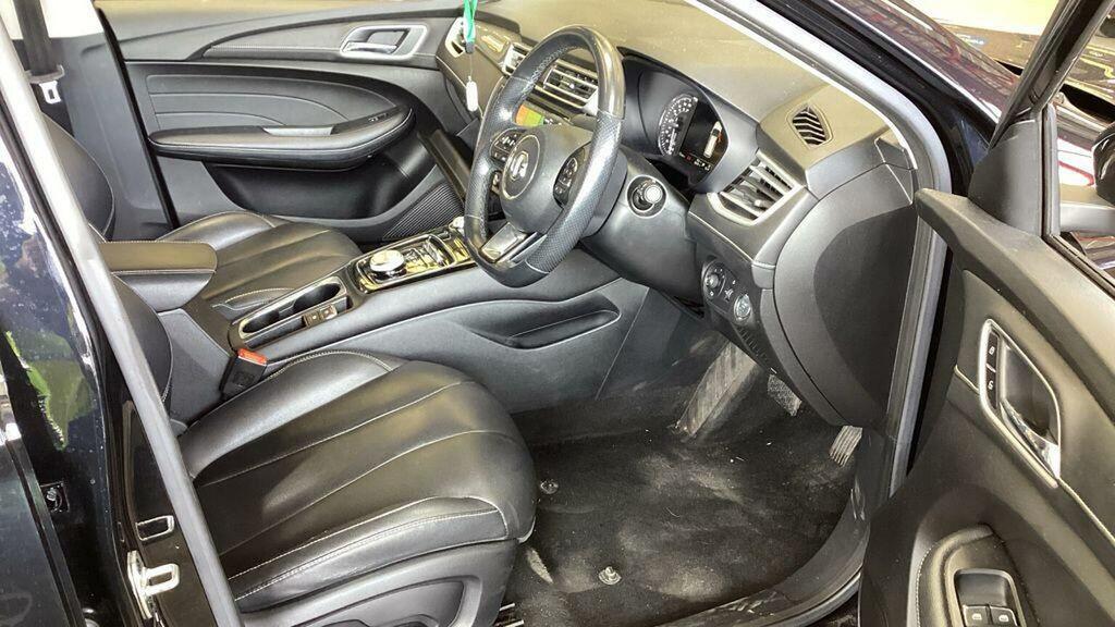 MG MG5 Estate Black #4